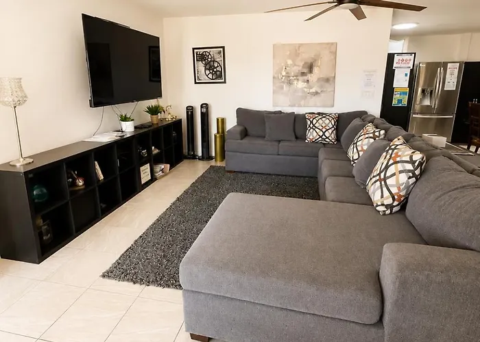Malibu With Pool For Students & Young Professionals! * Tempe
