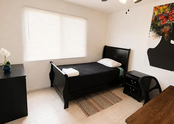 Habitación en casa particular Malibu With Pool For Students & Young Professionals! Tempe