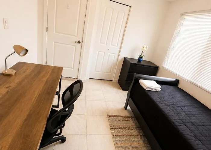 Malibu With Pool For Students & Young Professionals! Habitación en casa particular *