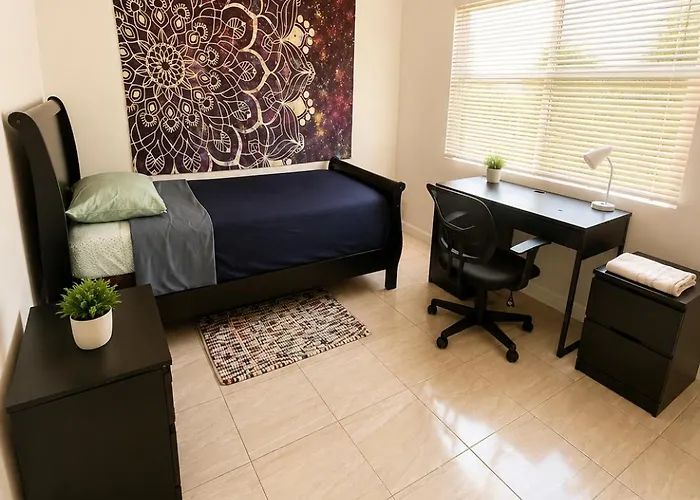 Malibu With Pool For Students & Young Professionals! Habitación en casa particular Tempe