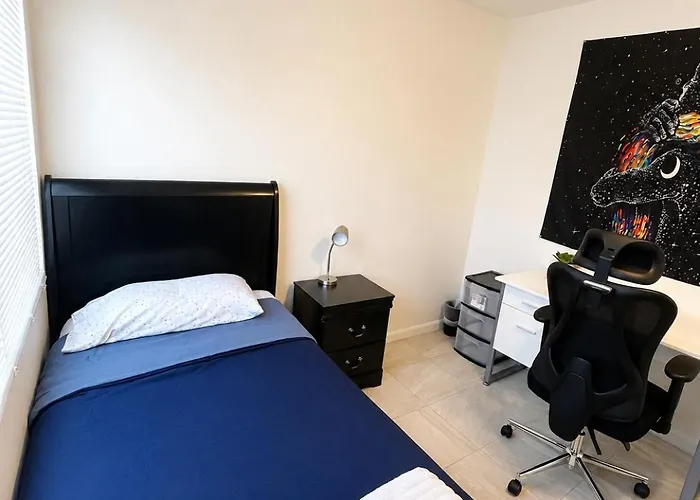 Malibu With Pool For Students & Young Professionals! Habitación en casa particular Tempe