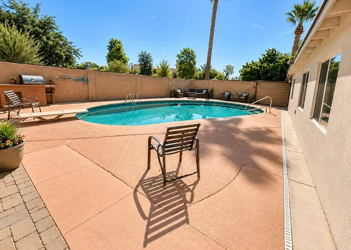 Habitación en casa particular Malibu With Pool For Students & Young Professionals!